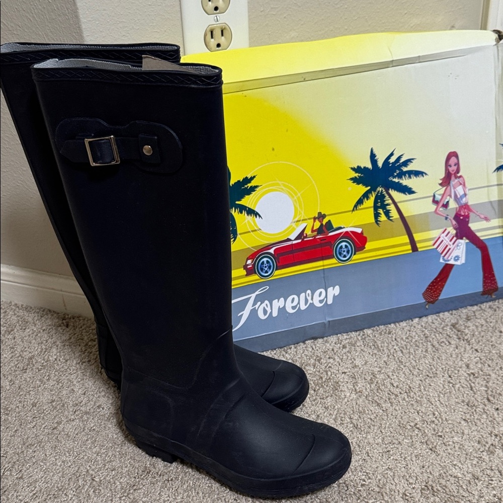 Forever 21 Women's Navy Blue Rain / Winter Boots